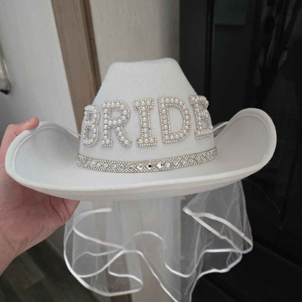Bride White Pearl-Embellished Cowboy Hat with Veil